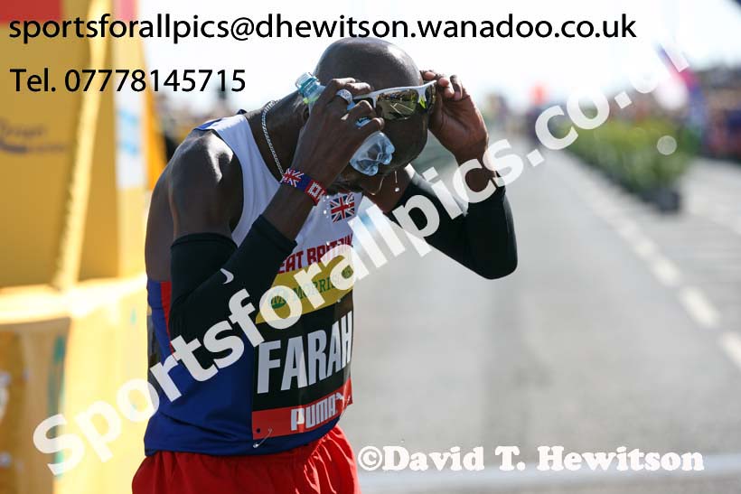 Mo Farah after winning the mens Morrisons Great North Run. Photo: David T. Hewitson/Sports for All Pics